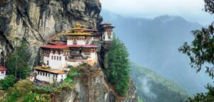 El famoso Tiger's Nest en un acantilado de Bután (Bhutan)