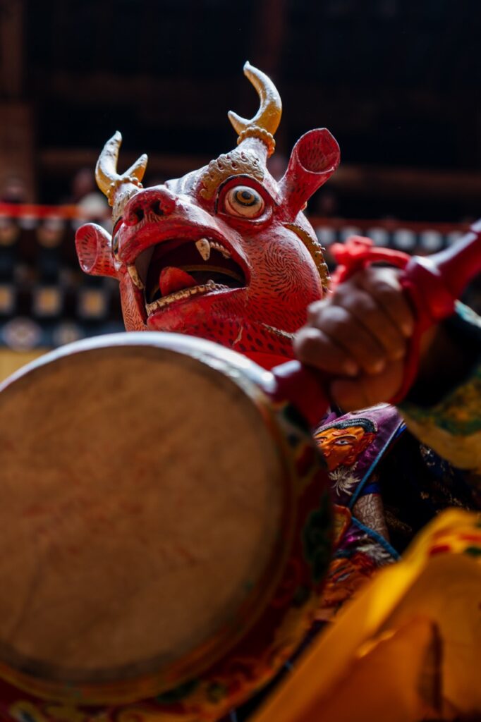 Baile con máscara “Raksha” en el festival Tsechu de Paro, Butan (Bhutan)